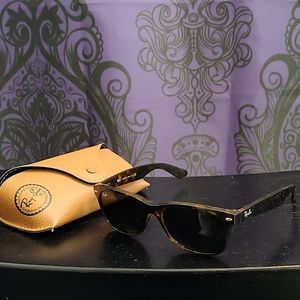 Tortoise shell Ray Ban Wayfairer sunglasses